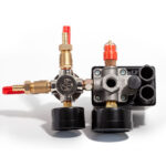 Реле давления 200V — 1/4″ F x 4 с редуктором, с манометрами, предохранительным клапаном и 2 краниками — изображение 2