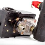 Реле давления 220В 1/4″ с манометром, предохранительным клапаном и 2 кранами (подключение снизу 1/2″) — изображение 5